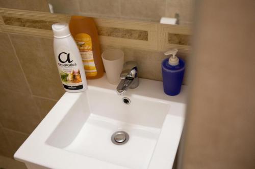 b18d6abe-4c0f-4348-aef7-3a3f4a6483a6