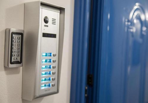 f2758184-5c69-415e-8660-8aa24d5aaa3c-2